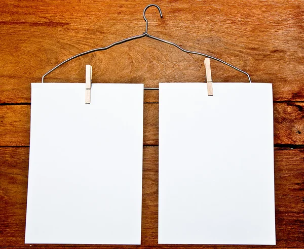 Dokumenty white paper a závěs na pozadí — Stock fotografie