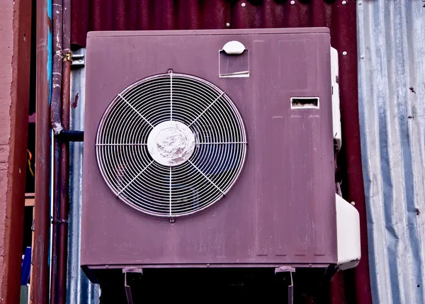 De antieke lucht-conditioner — Stockfoto