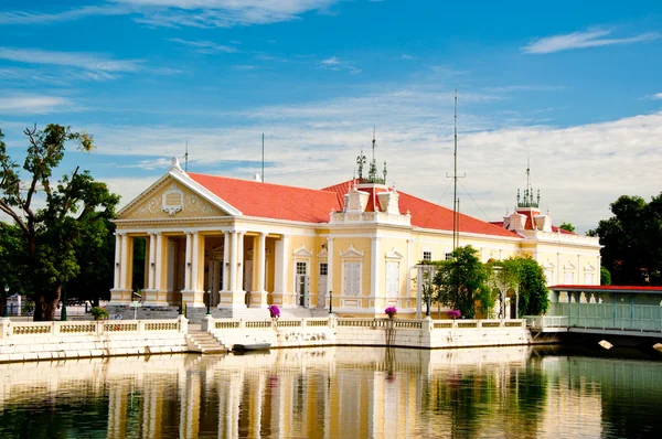 L'edificio in stile neoclassico a Bang Pa-In Palace, Thailandia — Foto Stock