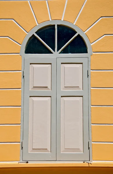 De oude deur Europa stijl in ayutthaya Thailand — Stockfoto