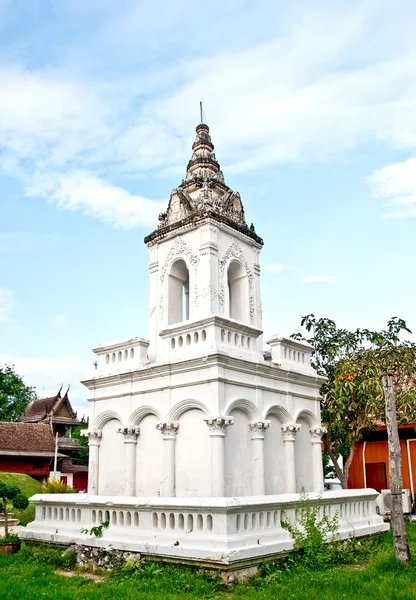 De bell tower in de tempel — Stockfoto