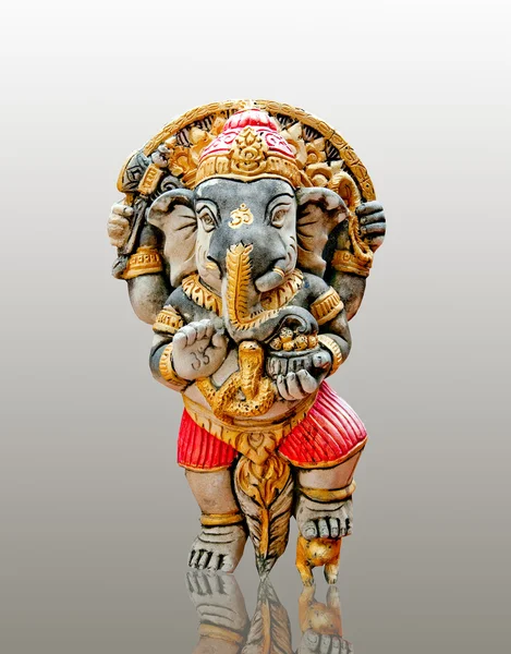 Ganesha isolerad på carving klippa återspeglar bakgrund — Stockfoto