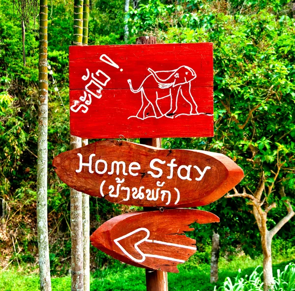 The Guide post of warning elephant and home stay — Stock Photo, Image