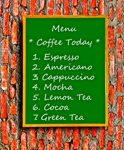 Zielona tablica menu kawy na cegły ściany tło — Zdjęcie stockowe