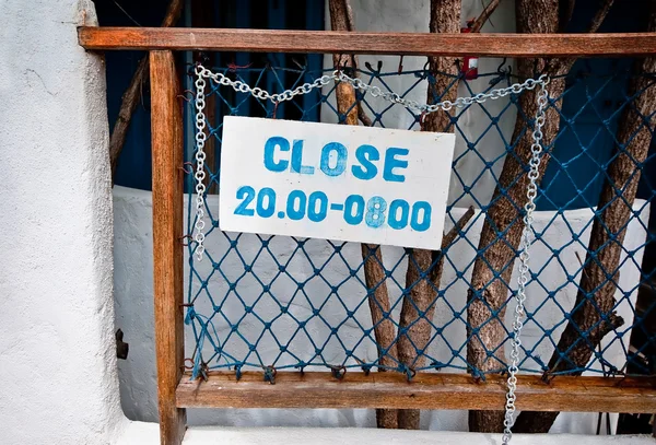 The Sign close of use pool between 20.00-08.00 — Stock Photo, Image
