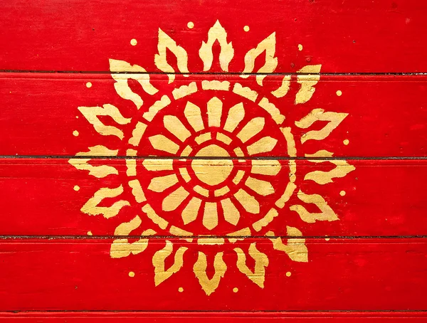 L'angle d'or de la peinture sur le bois dans le temple.Le temple est op — Photo