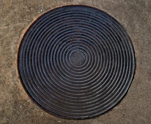 Fläcken på cirkel metalliska tallrik — Stockfoto