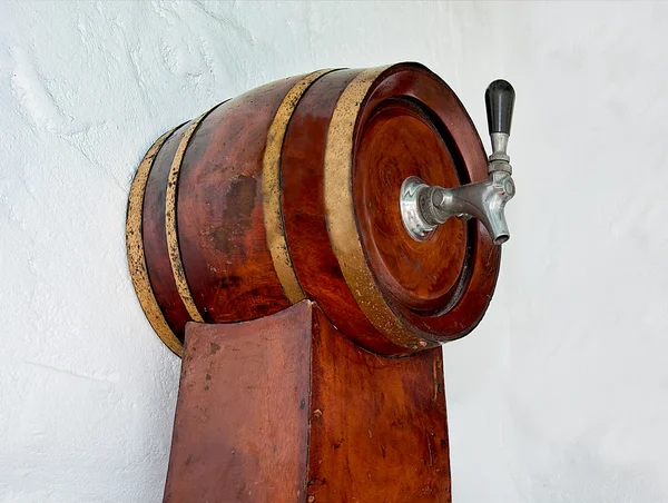 A velha cerveja barril de madeira — Fotografia de Stock