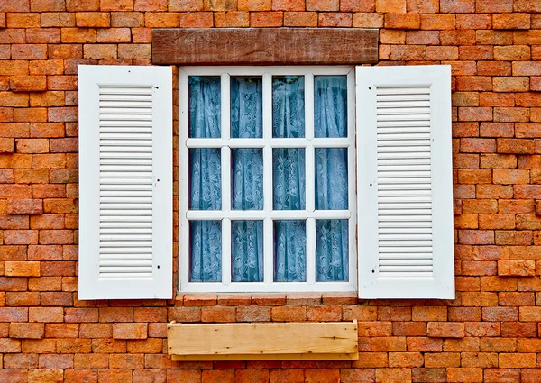 La ventana de madera — Foto de Stock