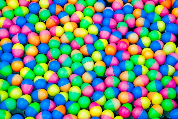 Los coloridos huevos de Pascua de plástico —  Fotos de Stock