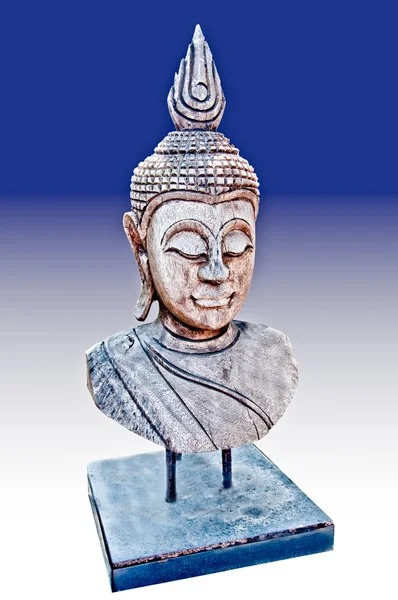Das Schnitzen des Kopfbuddha-Status aus Holz isoliert auf whit — Stockfoto