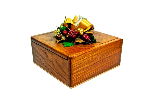 白い背景で隔離の贈り物の木製の箱 — ストック写真