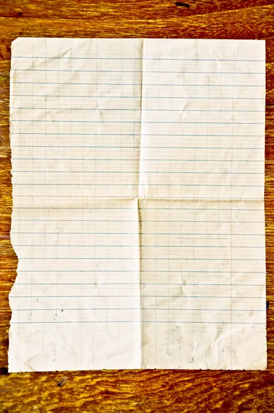 Ahşap zemin üzerinde beyaz kağıt — Stok fotoğraf
