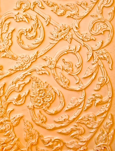 Brązowy sztukaterią rodzimych tajskim stylu na ścianie — Zdjęcie stockowe