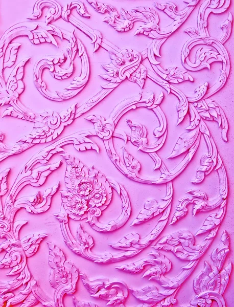 Das lila Stuckdesign im thailändischen Stil an der Wand — Stockfoto