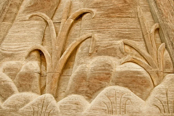 Carving trät av infödda thailändsk stil — Stockfoto