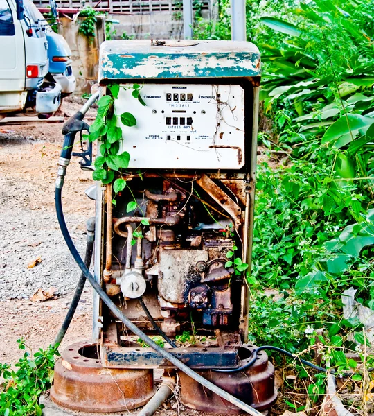 老式燃油泵 — 图库照片
