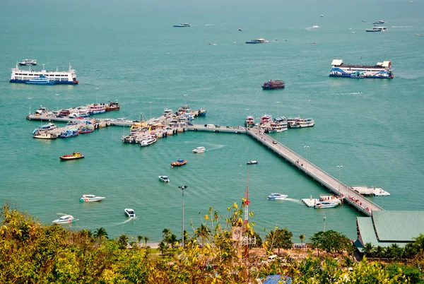 鸟眼视图 balihai 码头的泰国芭堤雅市 — 图库照片
