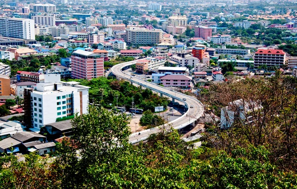 Motortrafikled kurvan på pattaya city, thailand — Stockfoto