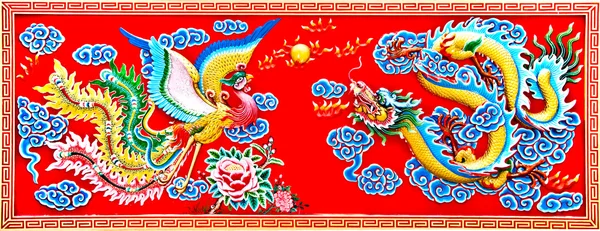 Die Farbenpracht von Drachen und Phönix an der Hauswand — Stockfoto