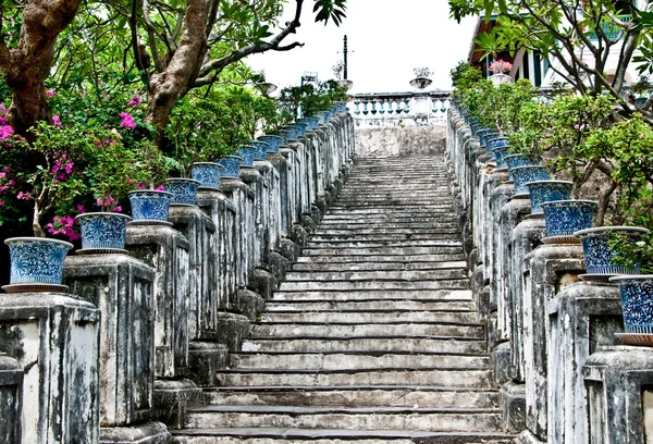 La antigua escalera de Koh wung Palcae en la provincia de petchaburi, Tailandia — Foto de Stock