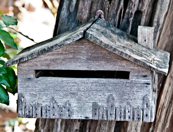 Der alte hölzerne Briefkasten — Stockfoto