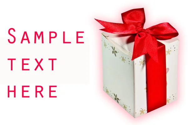 Az ajándék doboz-val piros szalag elszigetelt fehér background — Stock Fotó