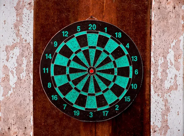 The Dartboard on wood background — Stock Photo, Image