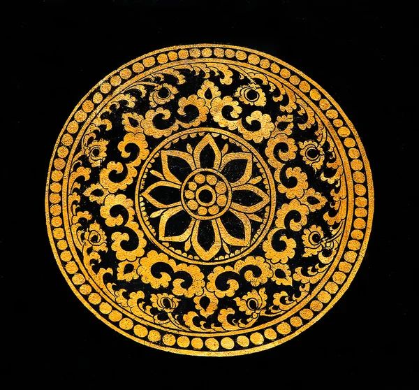 O padrão dourado de pintura em madeira no templo — Fotografia de Stock