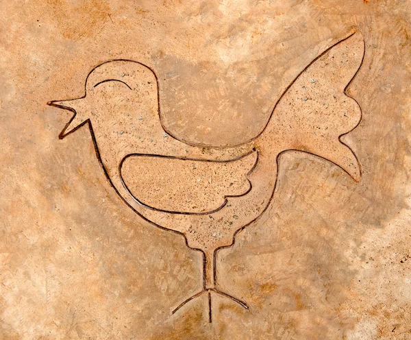 La linea di modelli di ferro di uccello sul pavimento di cemento — Foto Stock