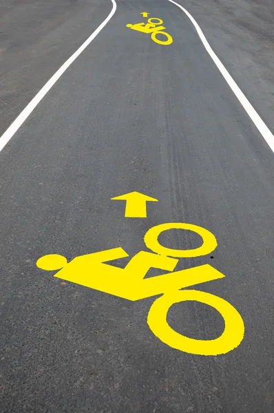 Il cartello stradale per biciclette dipinto sul marciapiede — Foto Stock