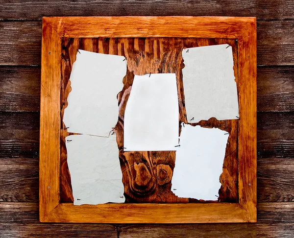 Blanco papier op een houten bord — Stockfoto