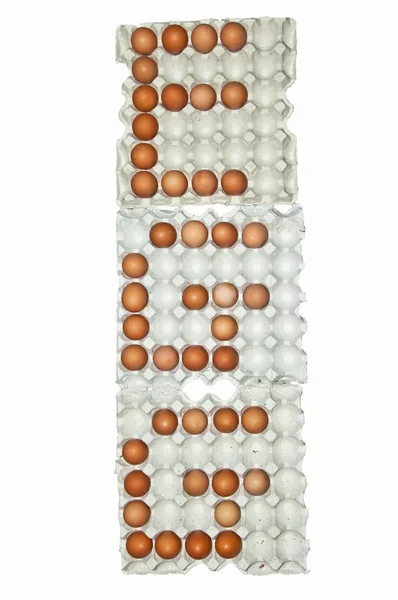 Duży zasobnik świeżych jaj na białym tle — Zdjęcie stockowe