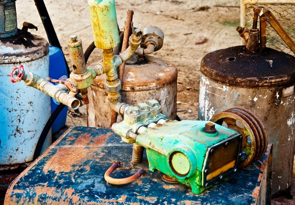 Vintage utrustningen pump olja — Stockfoto