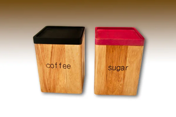 在存储木箱的咖啡和糖在白色背景上孤立 — 图库照片
