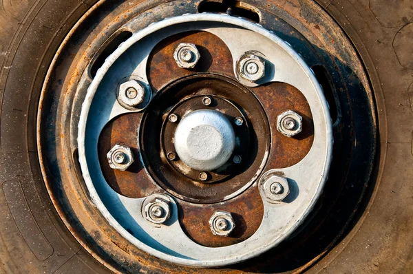 The Chrome wheel truck rusty — Stock Photo, Image