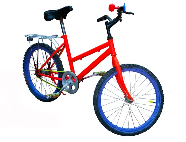 Beyaz arka plan üzerinde izole mavi tekerlekli kırmızı bisiklet — Stok fotoğraf