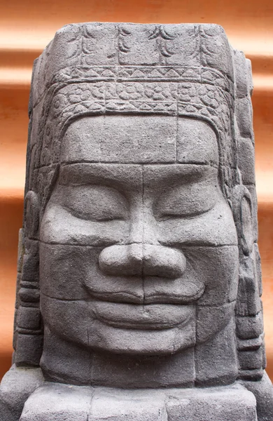 Estatua tallada en la cara de roca . — Foto de Stock