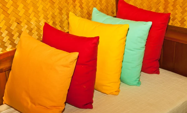 Çok renkli yastıklar. — Stok fotoğraf