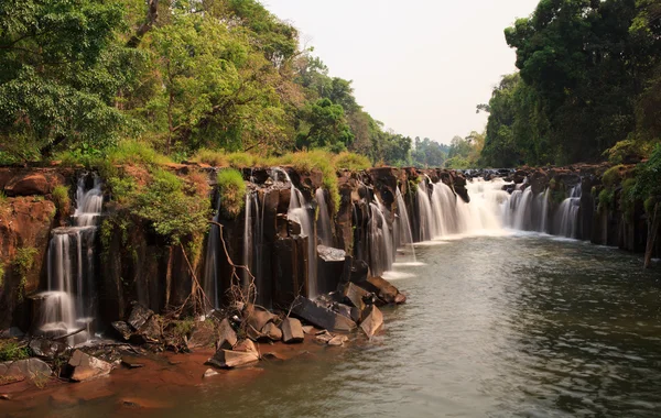 Wasserfall im Süden von Lao — Stockfoto