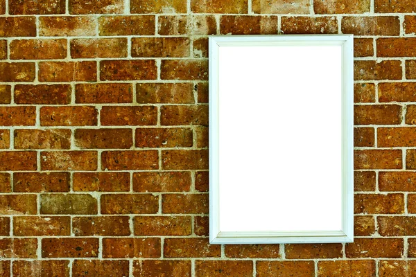 レンガの壁に空白の木製フレーム — ストック写真