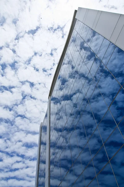 Reflection of clouds on office building — Stock Photo, Image