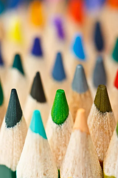 Макрознімок кольорових олівців — стокове фото