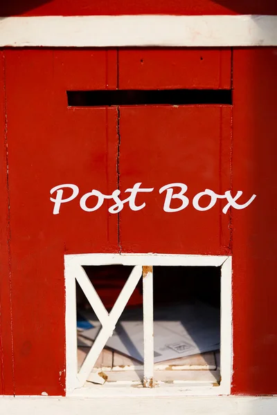 Κόκκινο ταχυδρομική θυρίδα — Φωτογραφία Αρχείου