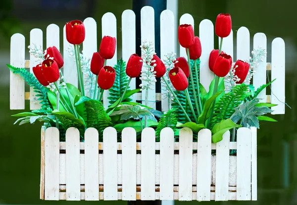 Falsche rote Tulpen — Stockfoto