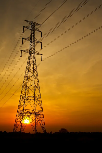 Elektrische pijler bij zonsondergang — Stockfoto