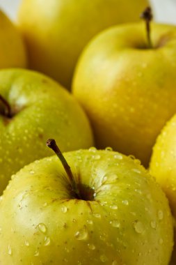 damla su yeşil elma