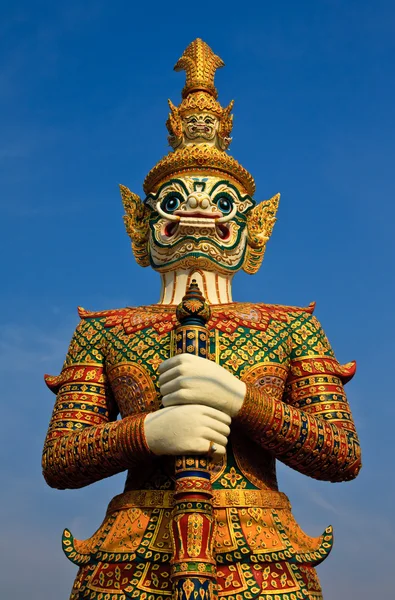Estátua gigante estilo tailandês nativo — Fotografia de Stock