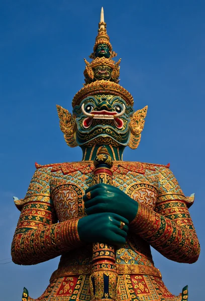 Inheemse Thaise stijl reusachtige standbeeld — Stockfoto