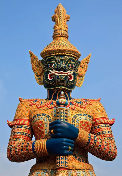 Estatua gigante de estilo nativo tailandés — Foto de Stock